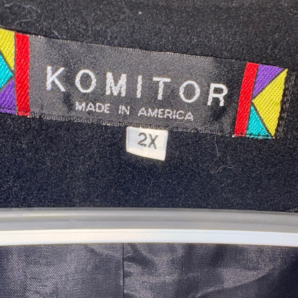 Komitor Women's Black Button-Front Wool Coat - Picture 4 of 16